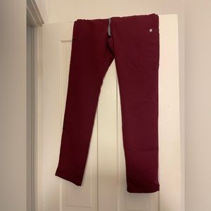 Figs bottoms burgundy, size small/tall.